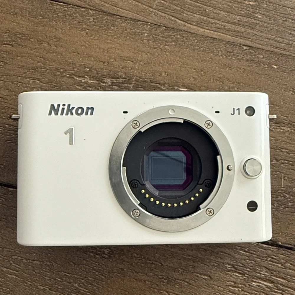 Digital Camera Bundle - Nikon J1